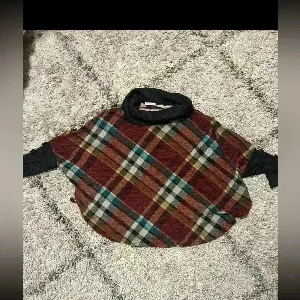 Chris and Carol top perfect for Fall size large (C119)